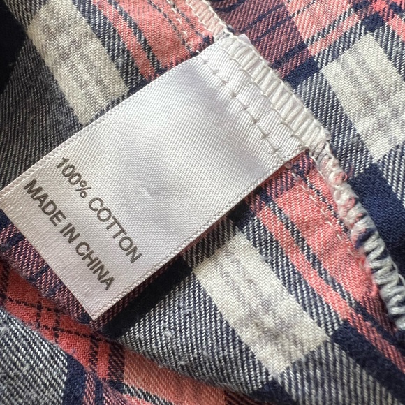 Cotton button down shirt in size small - Picture 3 of 6